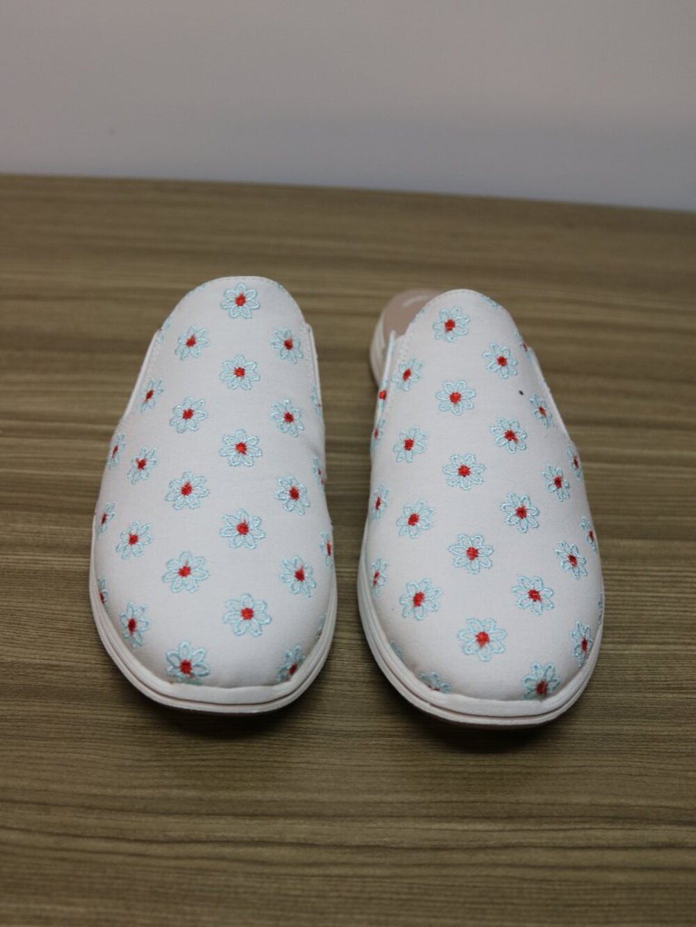 ✨ BRAND NEW – Clarks Breeze Shore Slide size 12M ✨
